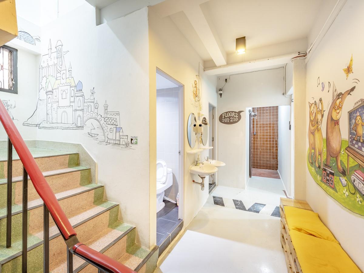 Sloth Hostel Khaosan Bangkok Bagian luar foto